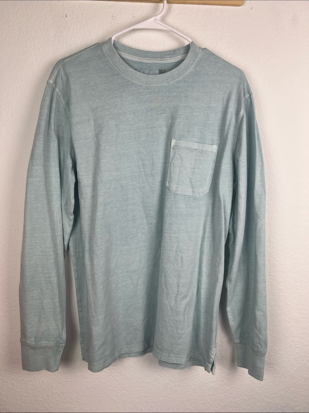 Goodfellow & Co Pale Blue Long-Sleeve Pocket Tee Men’s Size Medium